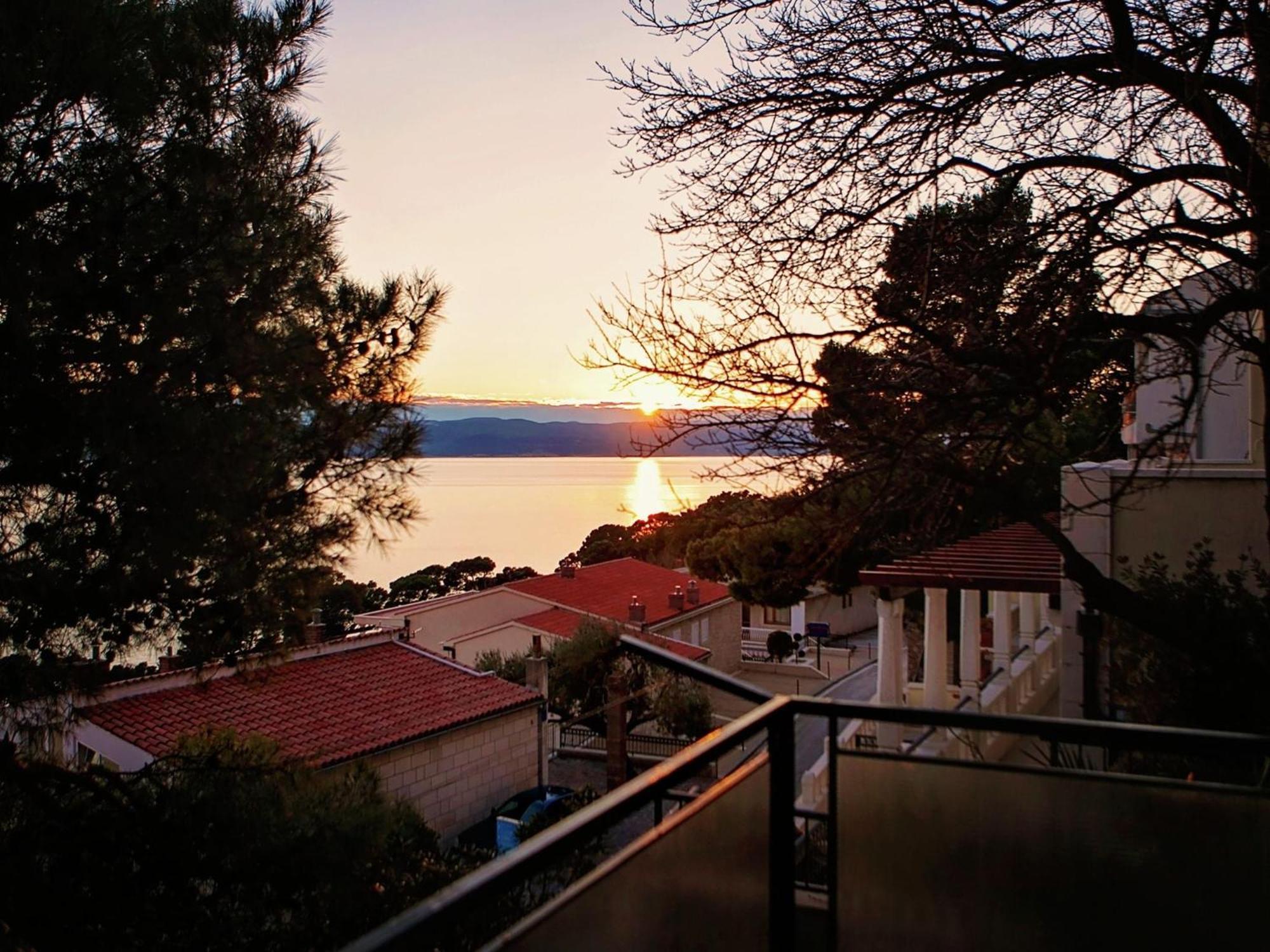 Cozy Apartment With A Balcony And A Sea View Brela Exteriér fotografie